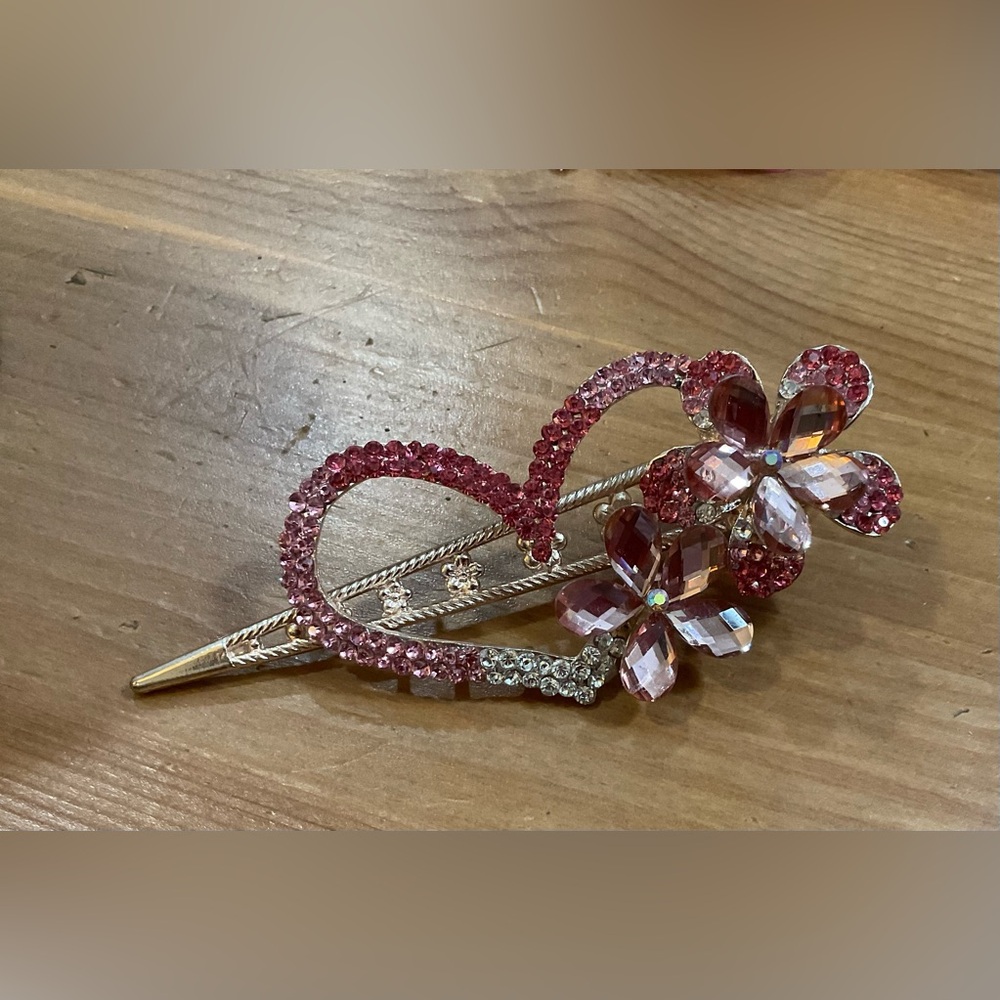 Beyend/ French:Shades of Pink heart and flower fancy Vintage Hair clip Accessory
